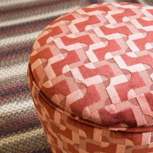 tissu d'ameublement / pour rideaux / à motif géométrique / en polyester