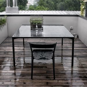 table contemporaine