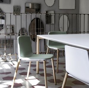 chaise contemporaine