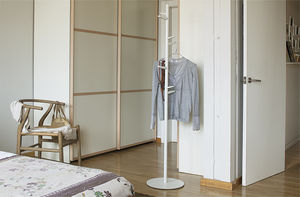 porte-manteau sur pied