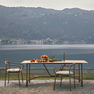 table contemporaine