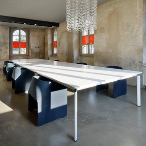 table de conférence contemporaine 1