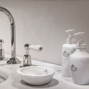 porte-savon en porcelaine
