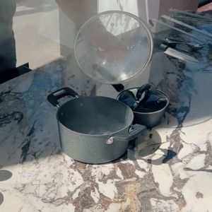 table avec plaque de cuisson
