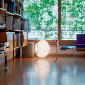 lampe de sol / contemporaine / en polyester / dimmable