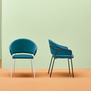 chaise contemporaine / tapissée / avec accoudoirs / en tissu