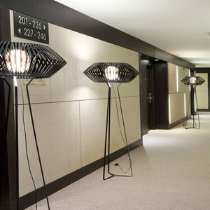 lampe sur pied / contemporaine / en polycarbonate / trépied