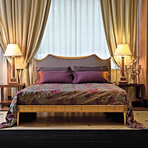 lit double / de style Louis XVI / avec tête de lit tapissée / en tissu