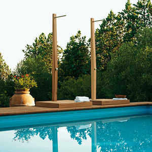 douche de jardin en bois / résidentielle