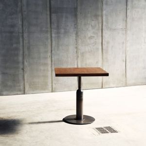 table contemporaine