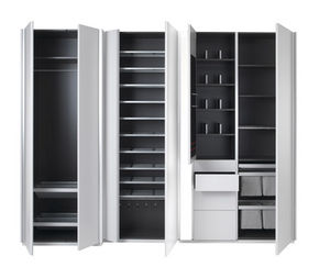 armoire contemporaine / en noyer / en aluminium / à porte battante