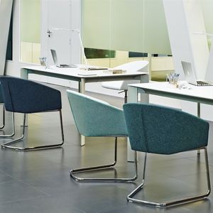chaise contemporaine / tapissée / avec accoudoirs / cantilever