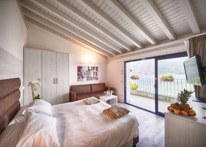 chambre d'hôtel contemporaine