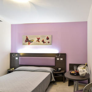 chambre d'hôtel contemporaine