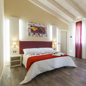 chambre d'hôtel contemporaine