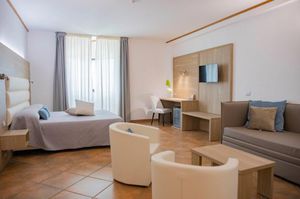 chambre d'hôtel contemporaine