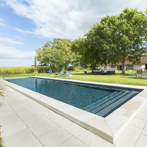 piscine en blocs à bancher en polymère