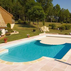 piscine en blocs à bancher en polymère 1