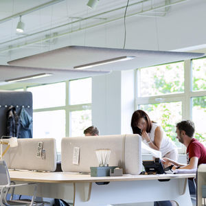 panneau acoustique sur bureau