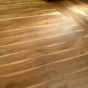 parquet contrecollé / à coller / en noyer antique / huilé