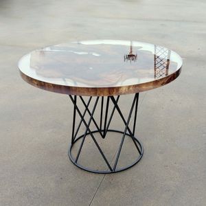 table basse contemporaine / en cerisier / en résine / avec piètement en métal