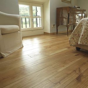 parquet massif / à coller / en châtaignier / vieilli