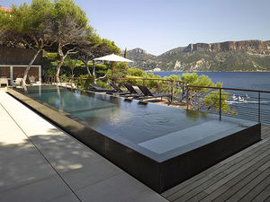 piscine semi-enterrée / en béton / miroir / d'extérieur