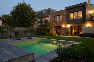 piscine enterrée / en bois / sur mesure / couverte