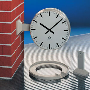 horloges contemporaines / analogiques / murales / en métal