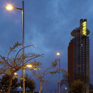 lampadaire urbain / contemporain / en fonte d'aluminium / avec diffuseur en verre trempé