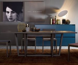 table contemporaine / en orme / rectangulaire