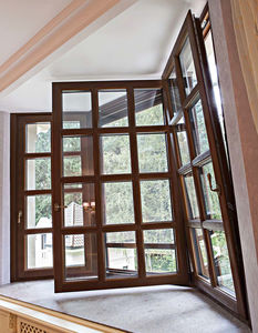 fenêtre battante / basculante / en bois / à triple vitrage