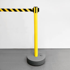 poteau de guidage à sangle rétractable 1