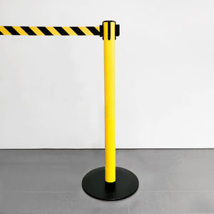 poteau de guidage à sangle rétractable 1