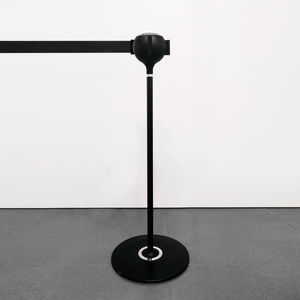 poteau de guidage à sangle rétractable