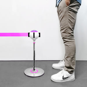 poteau de guidage à sangle rétractable 1