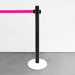 poteau de guidage à sangle rétractable