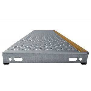 nez de marche en aluminium perforé