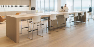 table contemporaine / en bois / rectangulaire / pour établissement public