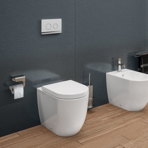WC près du mur 1