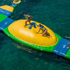 jeu gonflable pour piscine publique