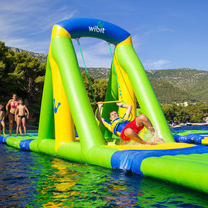 jeu gonflable pour piscine publique