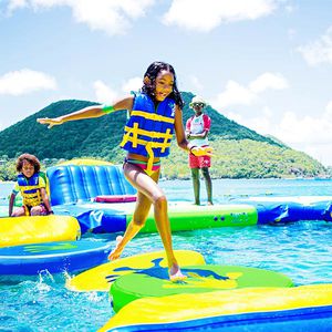 jeu gonflable pour piscine publique