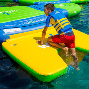 jeu gonflable pour piscine publique