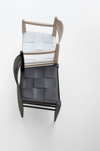 chaise contemporaine / tapissée / avec accoudoirs / en tissu