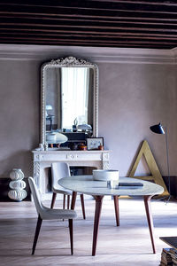 chaise contemporaine 1