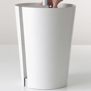 corbeille à papier en plastique