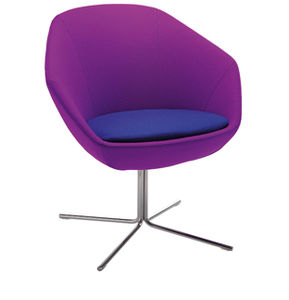 chaise contemporaine / tapissée / avec accoudoirs / piètement étoile
