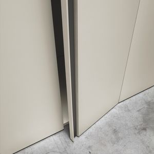 armoire contemporaine / en bois laqué / en mélaminé / avec porte battante