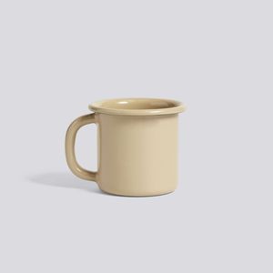 tasse en métal émaillé